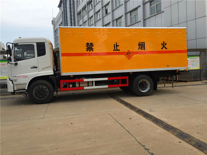 天錦危險品箱式運輸車9.7噸桶裝油漆甲醇危險品箱式運輸車