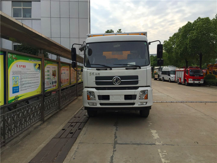 天錦危險品箱式運輸車9.7噸桶裝油漆甲醇危險品箱式運輸車