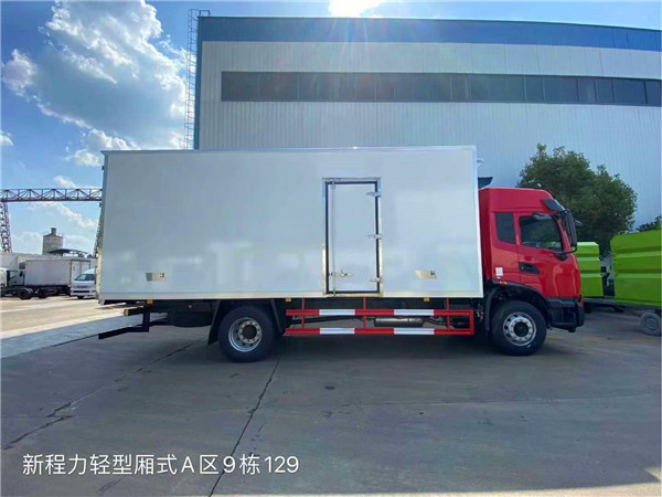 東風天錦國六6.8米冷藏車